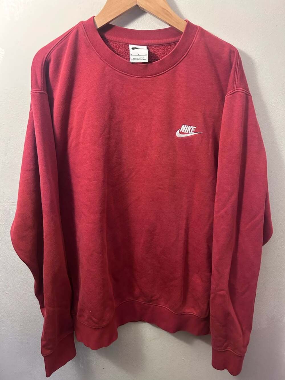 Nike Men's Size M Red Crewneck Sweatshirt